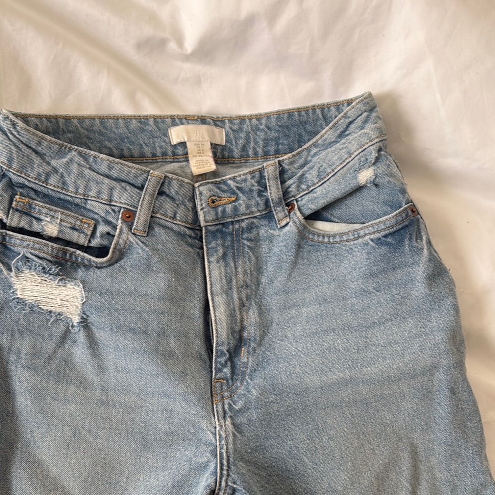 Levi's Light Wash Distressed Jeans